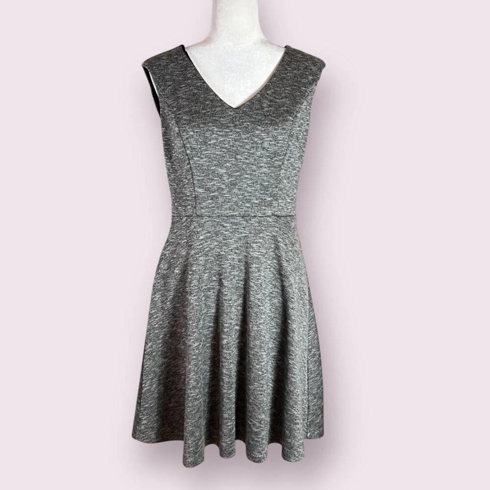 White House Black Market Women's Fit&Flare Gray Sleeveless Size 6 Rayon Blend